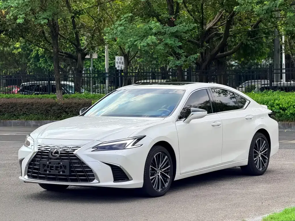 Lexus ES — фото 1