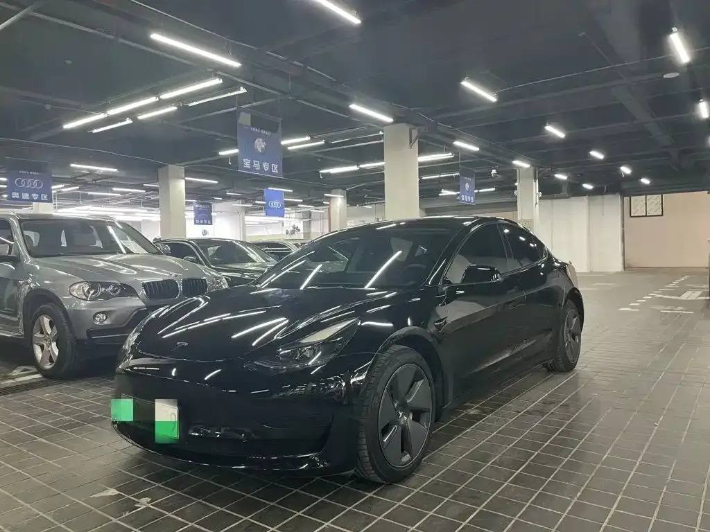 Tesla Model 3 — фото 1