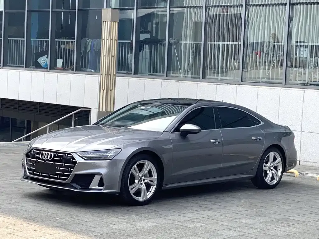 Audi A7L — фото 1