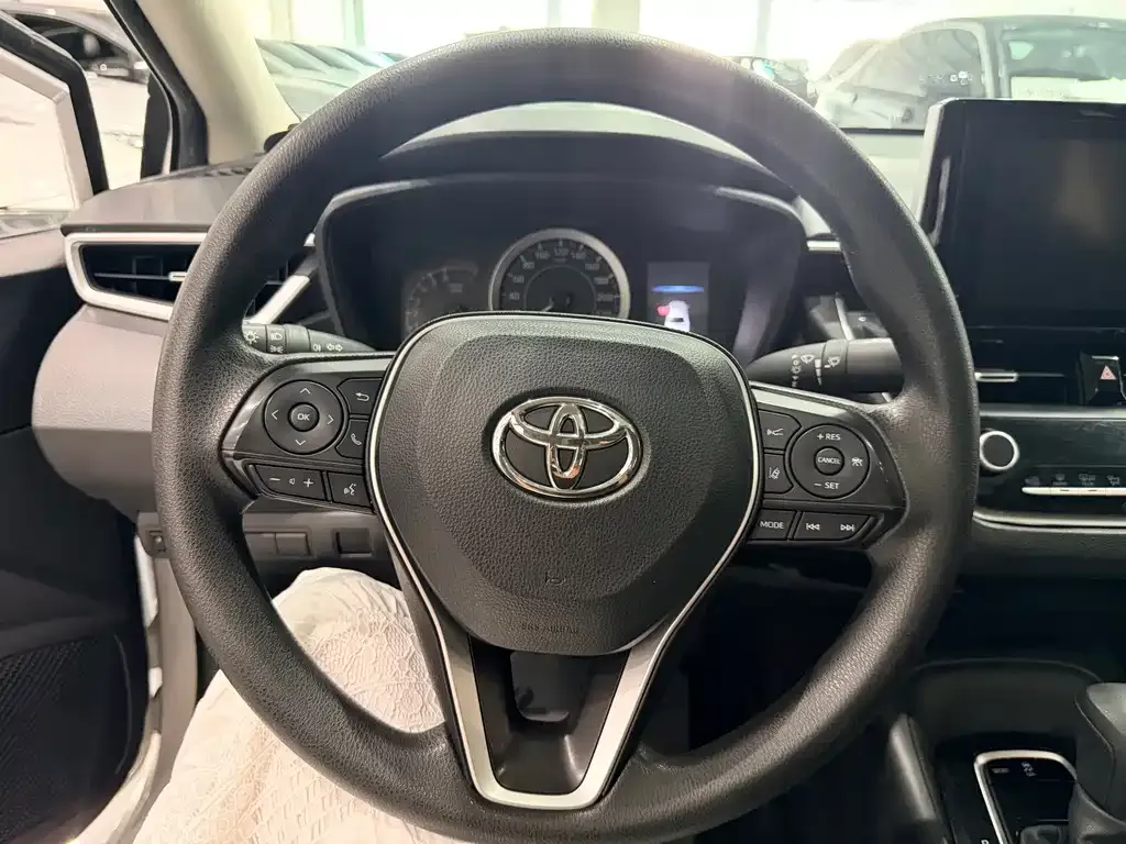 Toyota Corolla — фото 9