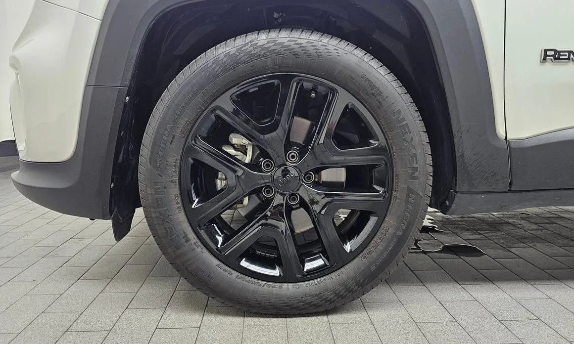 Jeep Renegade — фото 10