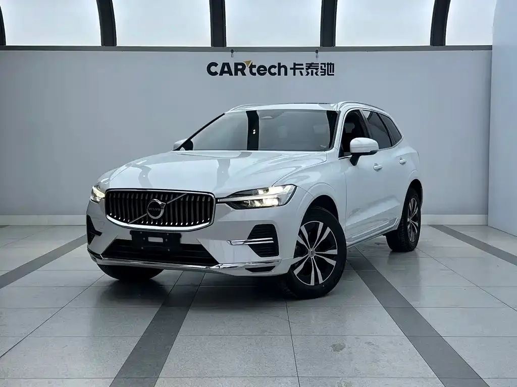 Volvo XC60 — фото 1