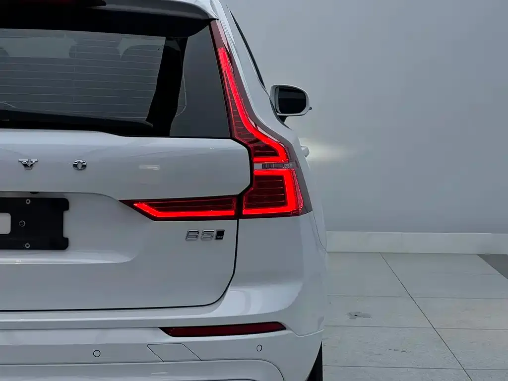 Volvo XC60 — фото 7