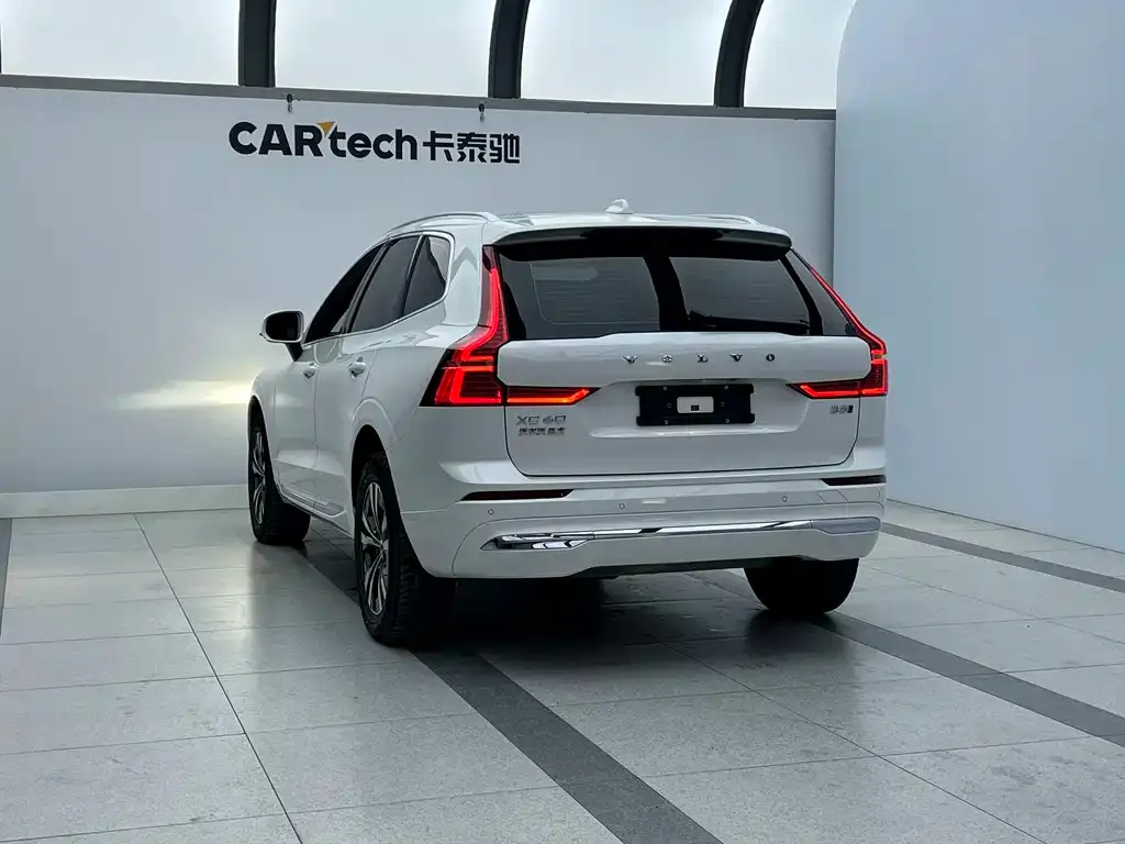 Volvo XC60 — фото 2