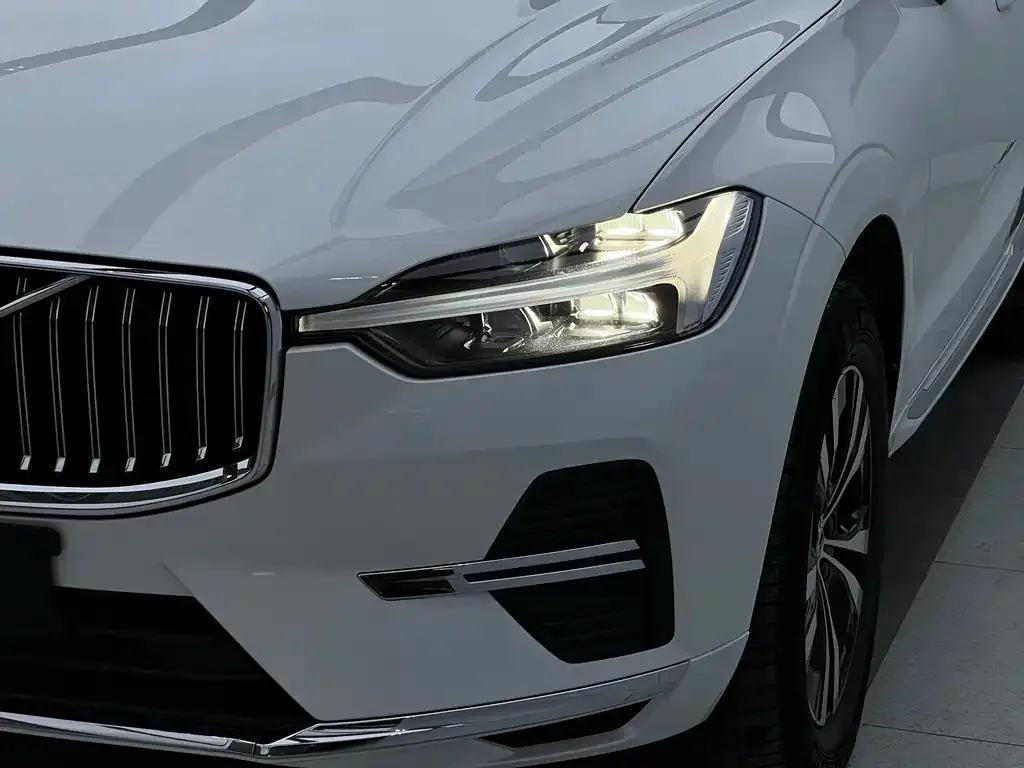 Volvo XC60 — фото 9