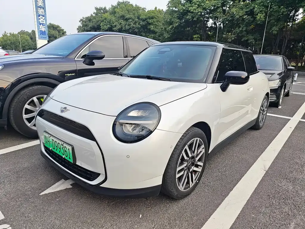 MINI Cooper EV — фото 1