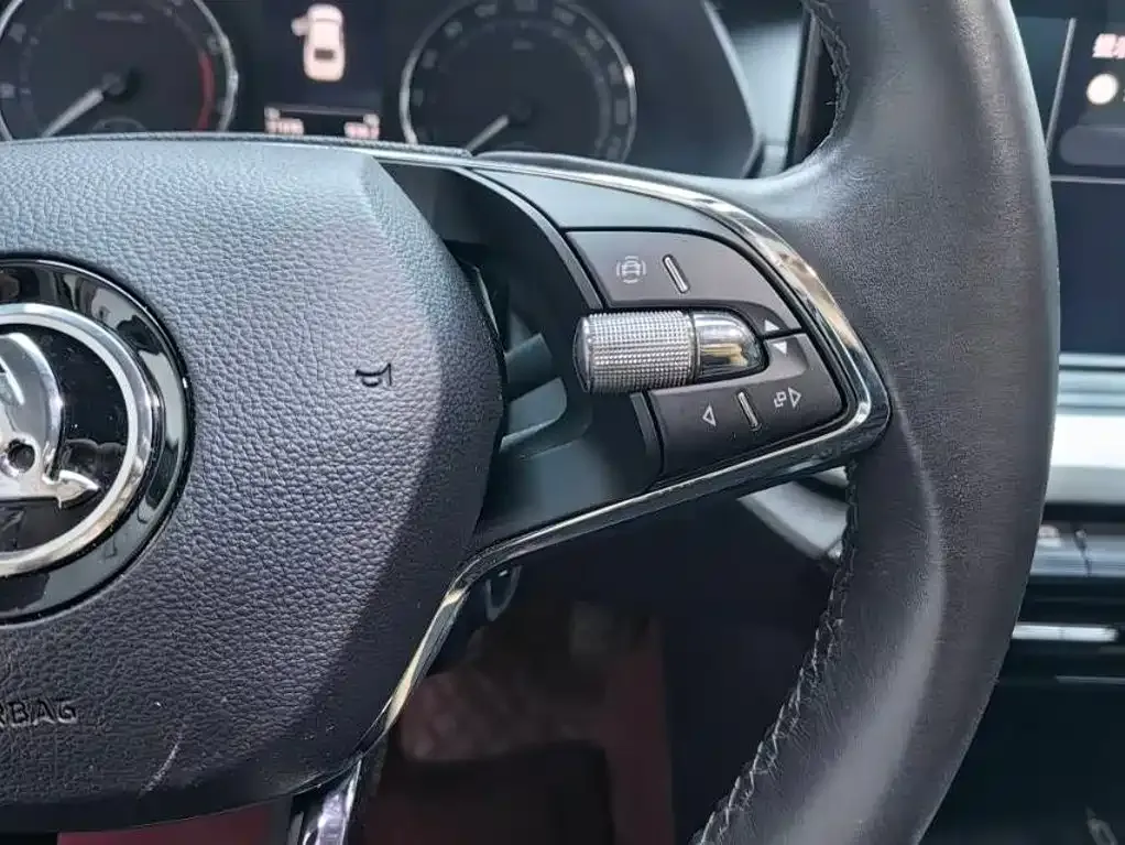 Skoda Octavia — фото 4