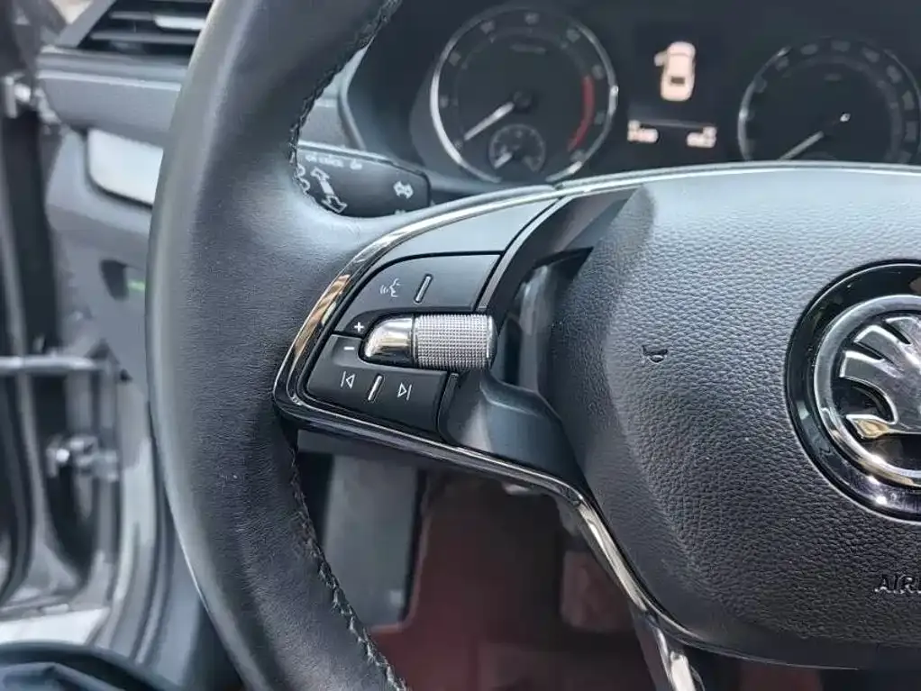 Skoda Octavia — фото 9