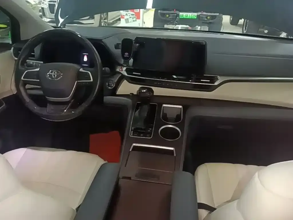 Toyota Granvia — фото 2