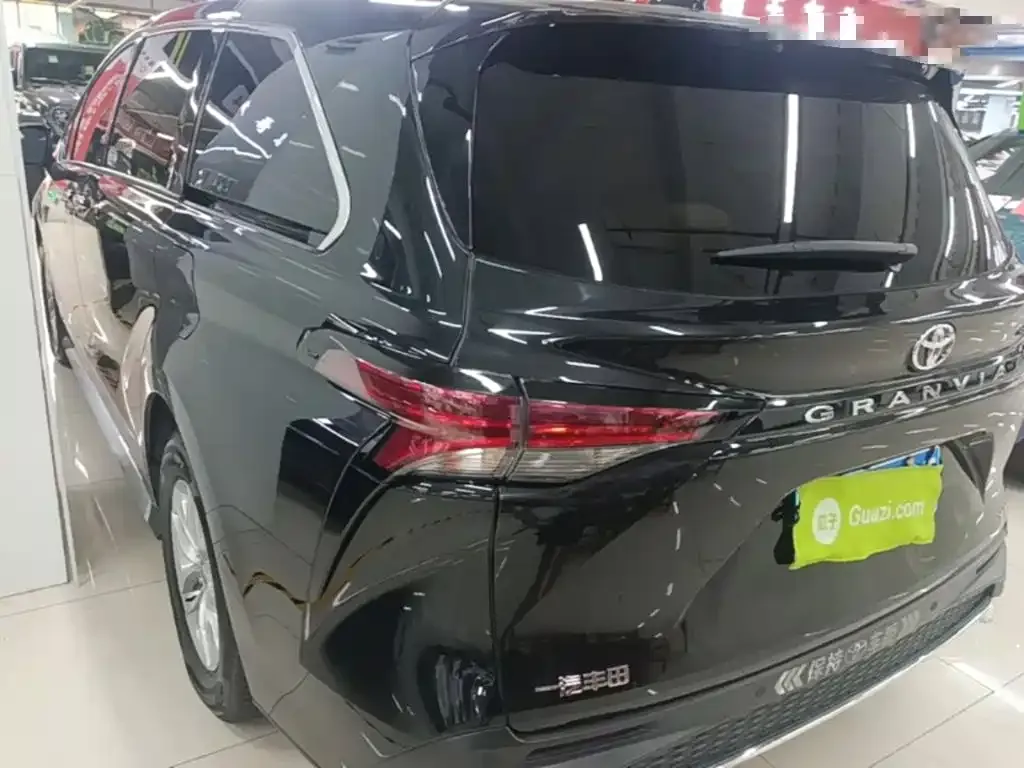 Toyota Granvia — фото 8