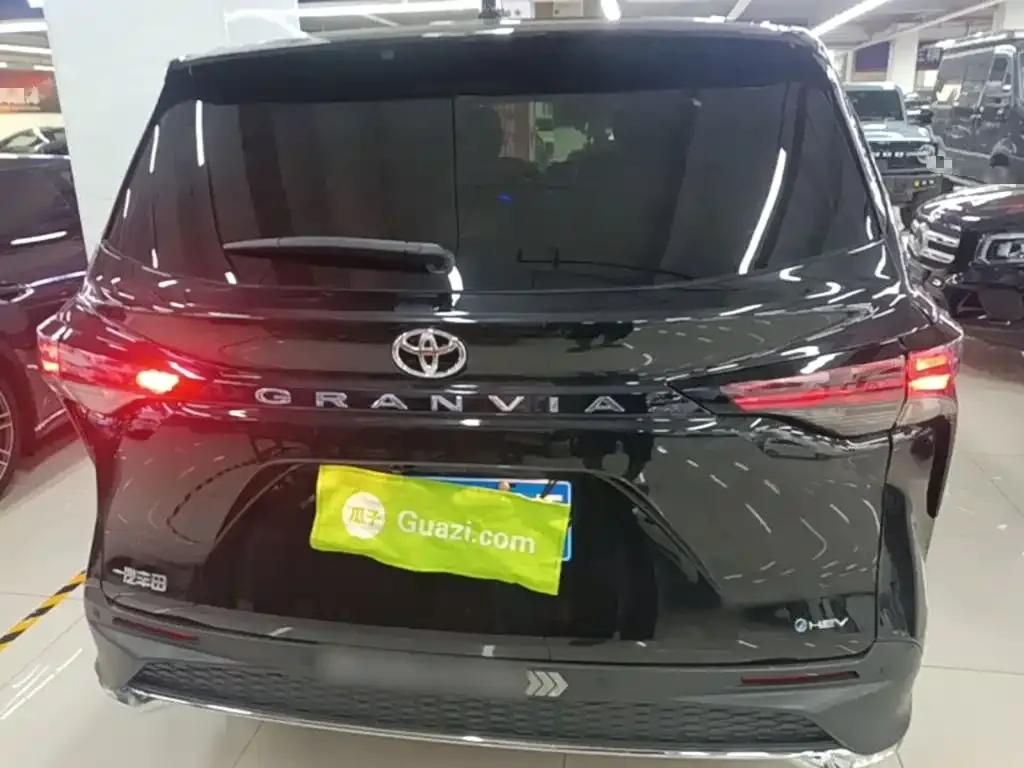 Toyota Granvia — фото 9
