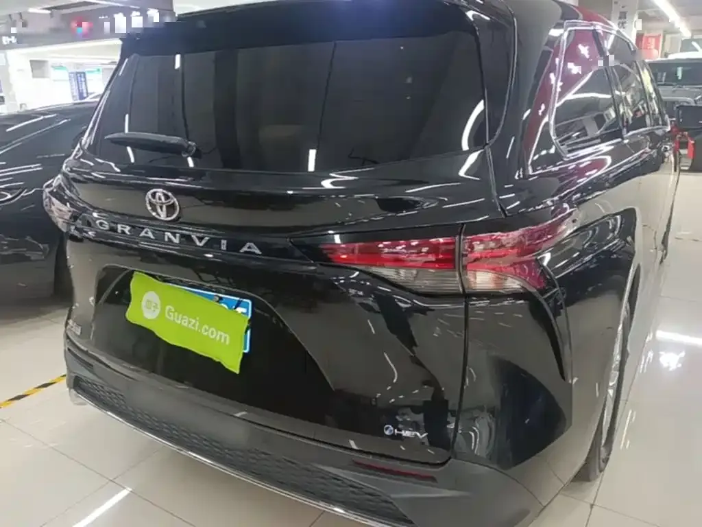 Toyota Granvia — фото 7