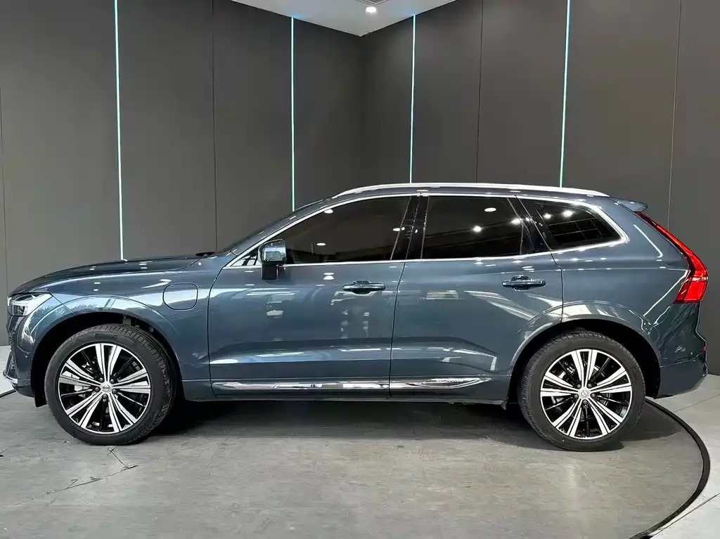 Volvo XC60 PHEV — фото 6