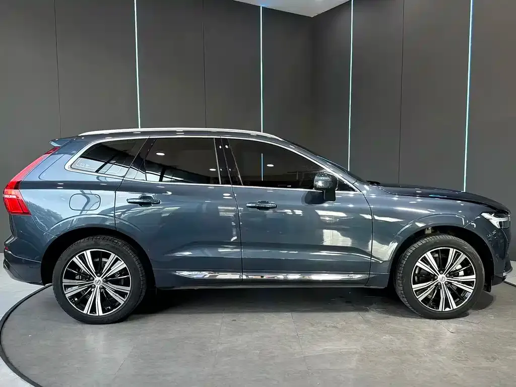 Volvo XC60 PHEV — фото 10