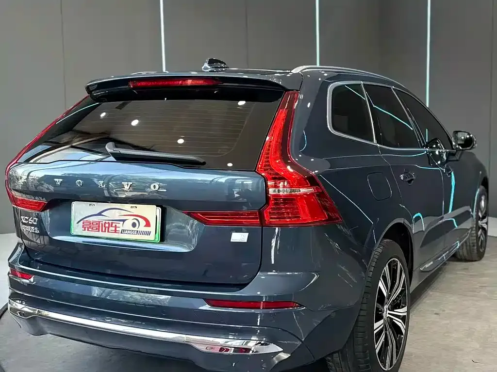Volvo XC60 PHEV — фото 9