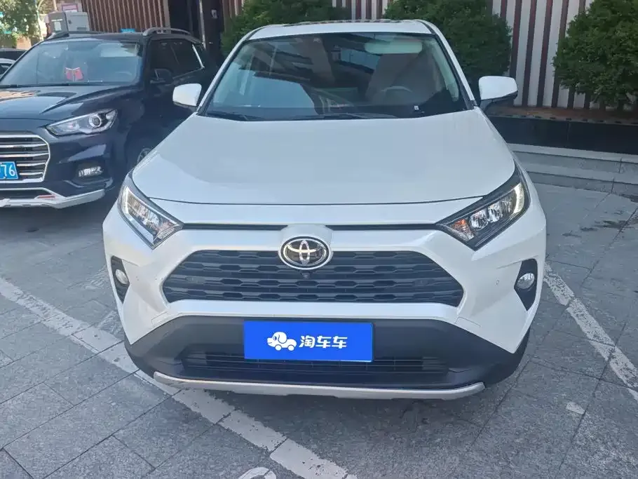 Toyota RAV4 — фото 9