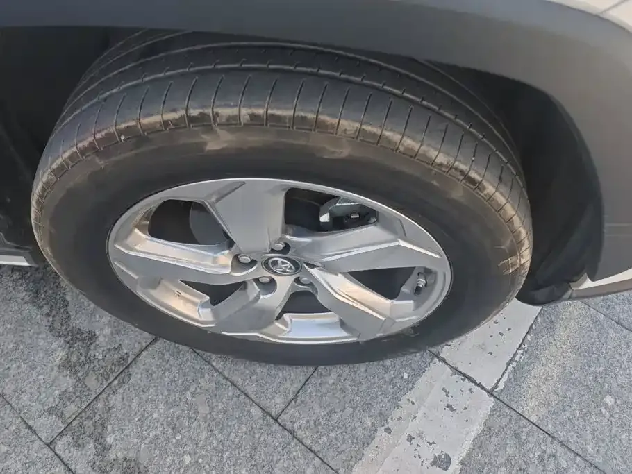 Toyota RAV4 — фото 10