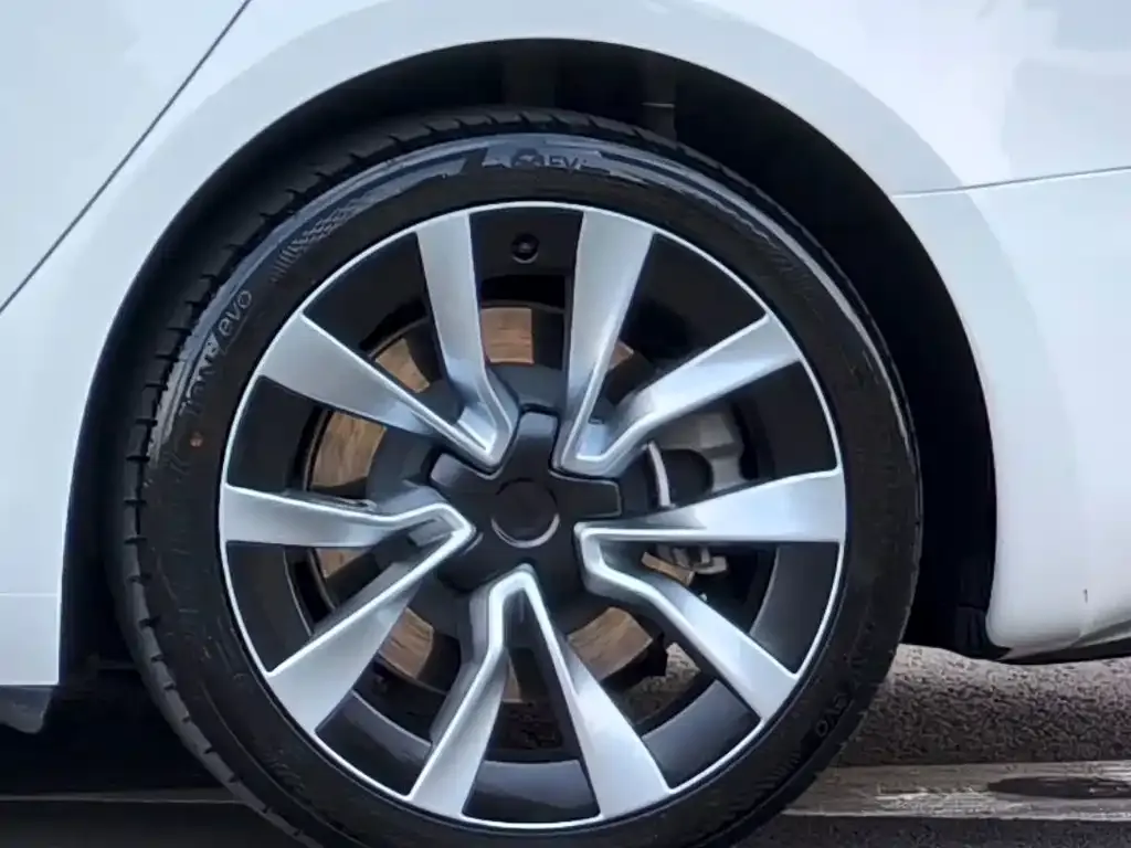 Tesla Model 3 — фото 2