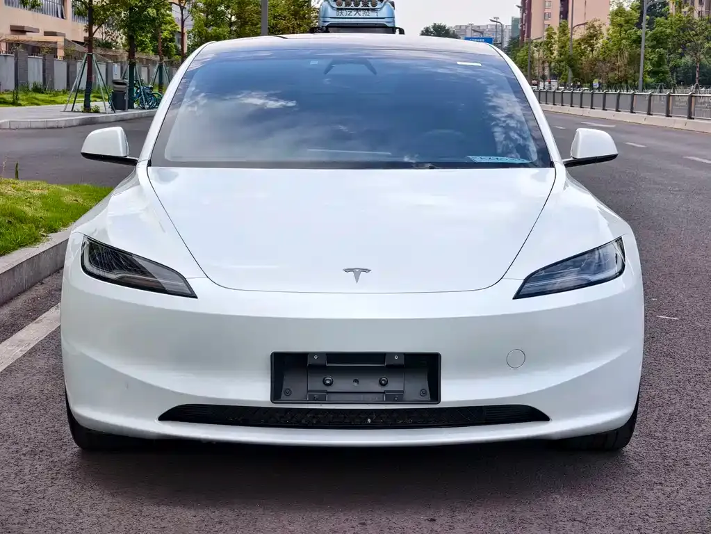 Tesla Model 3 — фото 8