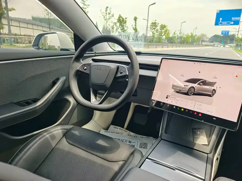 Tesla Model 3 — фото 10