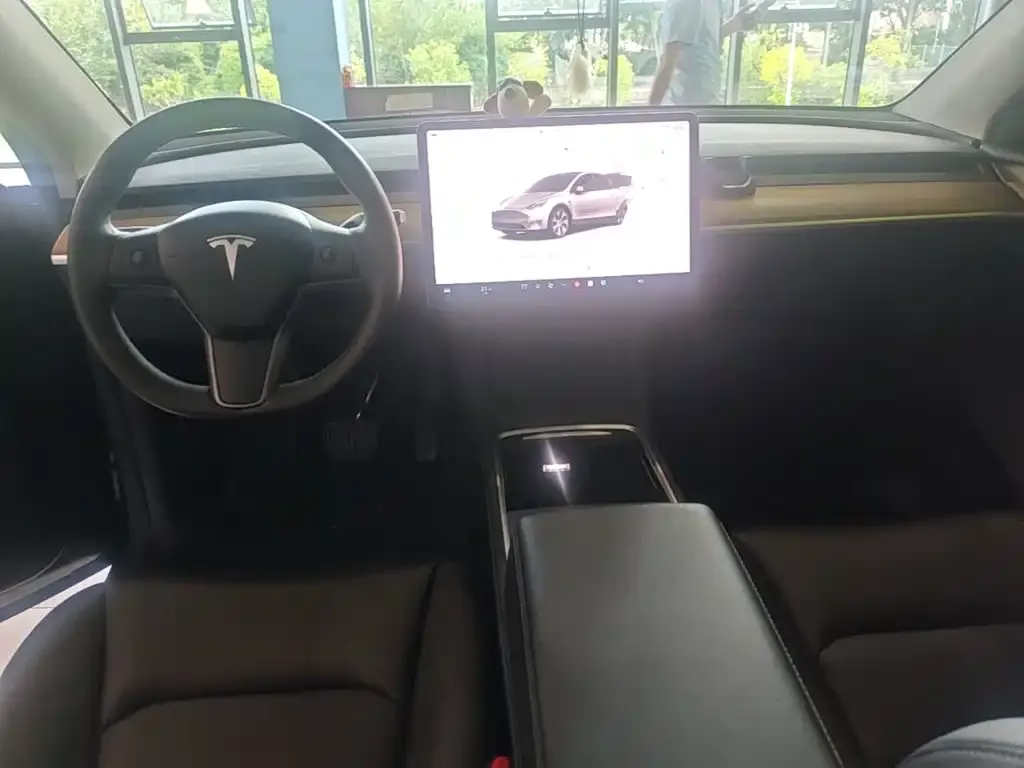 Tesla Model Y — фото 4