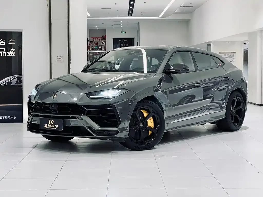 Lamborghini Urus — фото 1