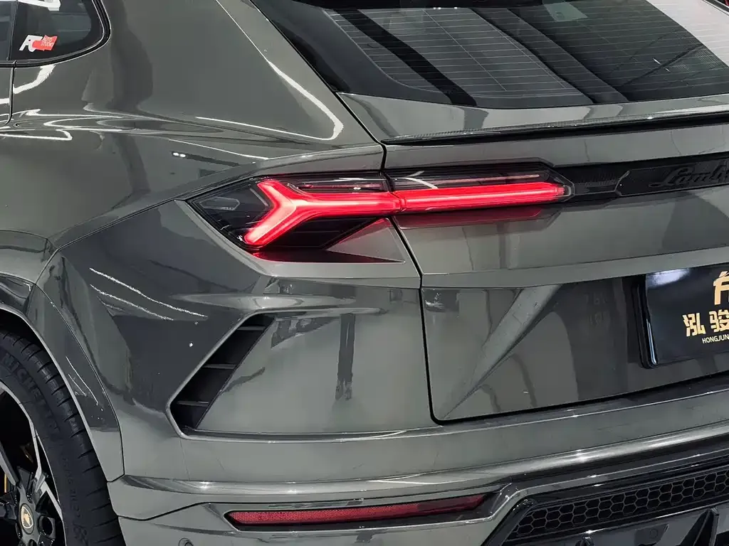 Lamborghini Urus — фото 10