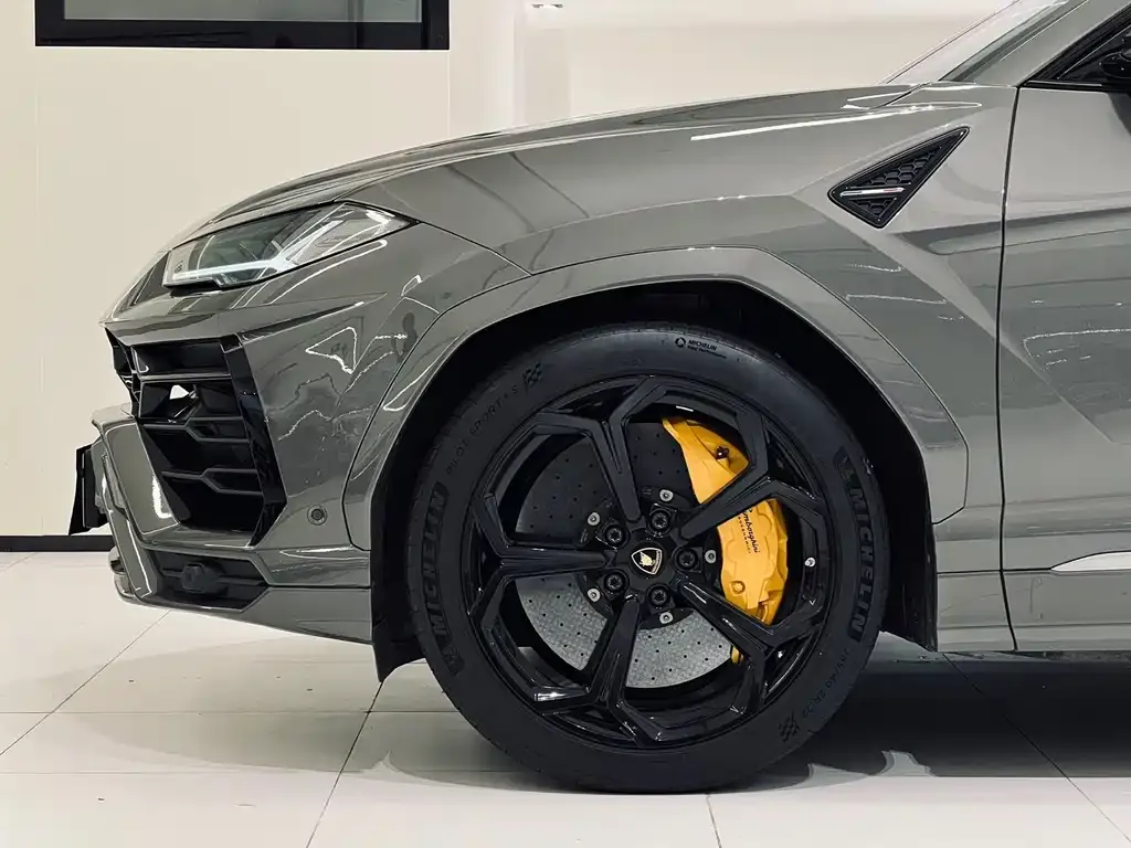 Lamborghini Urus — фото 7