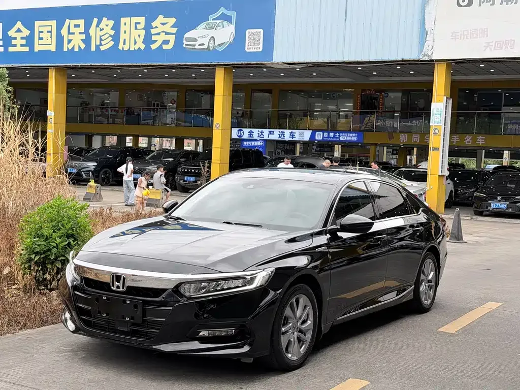 Honda Accord — фото 1
