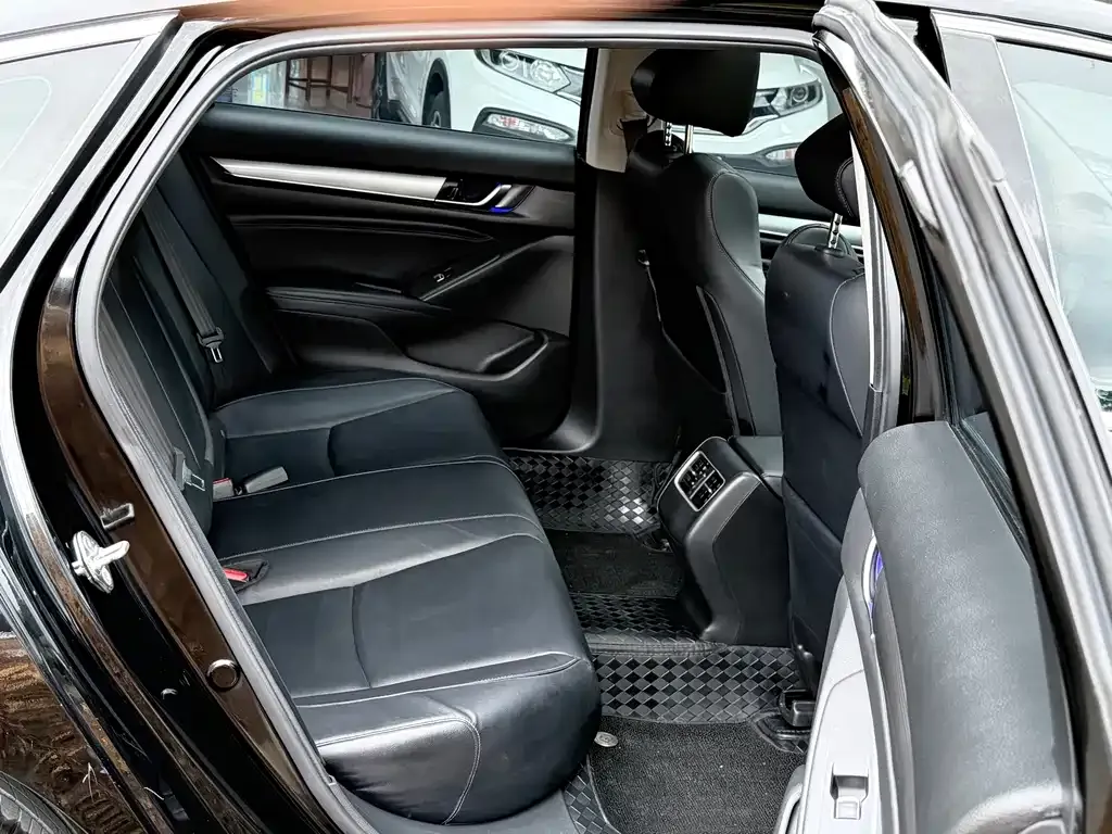 Honda Accord — фото 6