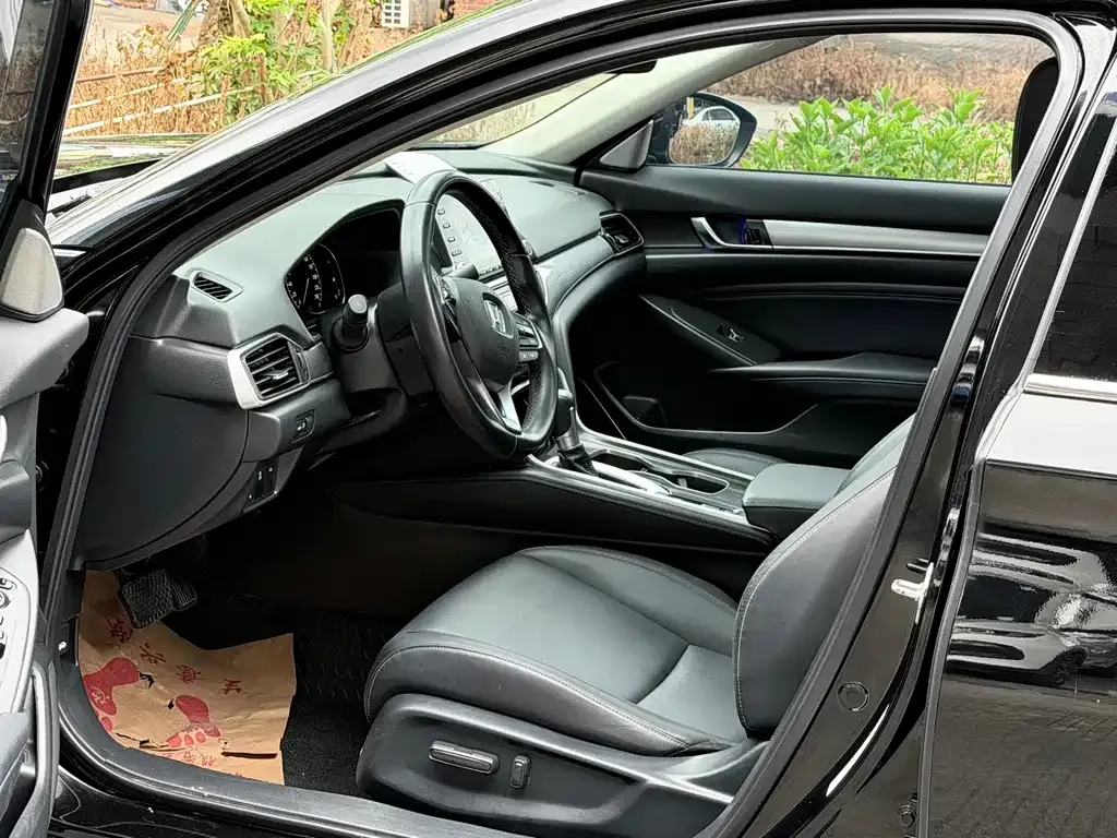 Honda Accord — фото 10