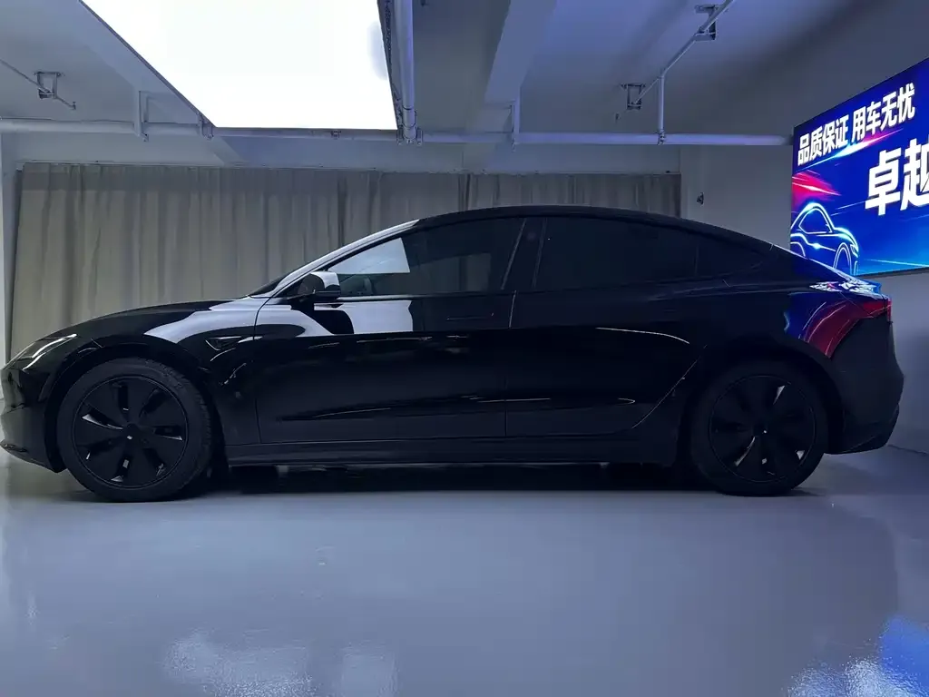 Tesla Model 3 — фото 2