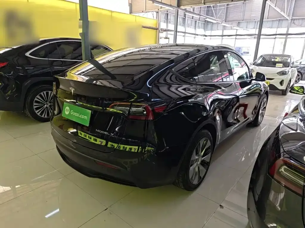 Tesla Model Y — фото 9