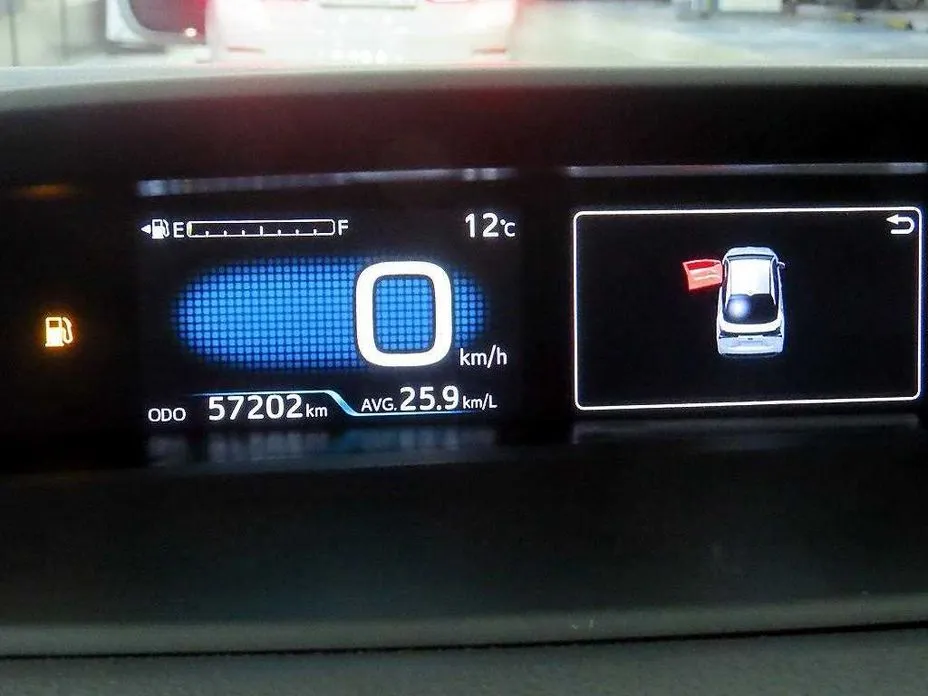Toyota Prius — фото 3