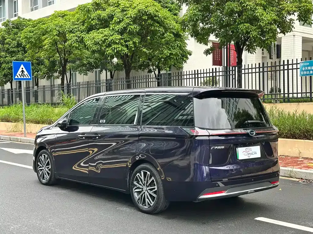 GAC Motor 传祺E8 PHEV — фото 8