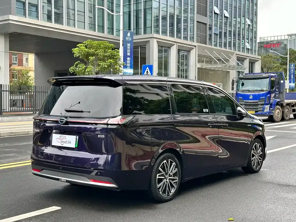 GAC Motor 传祺E8 PHEV — фото 4