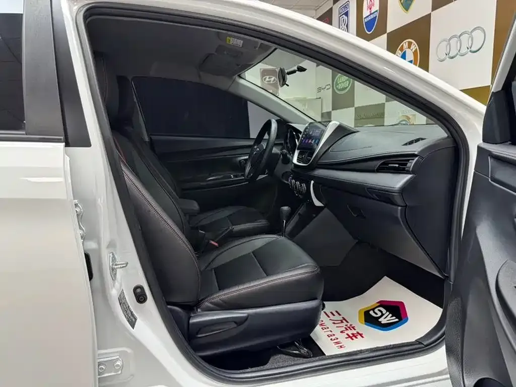 Toyota Yaris L — фото 8