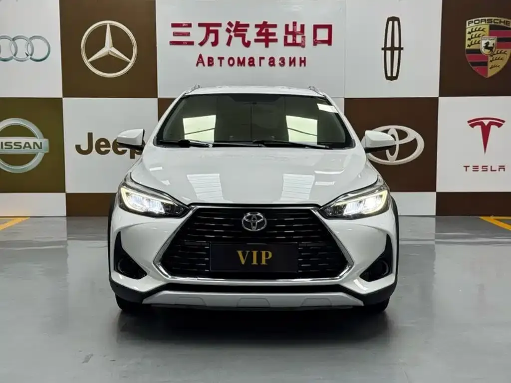 Toyota Yaris L — фото 2