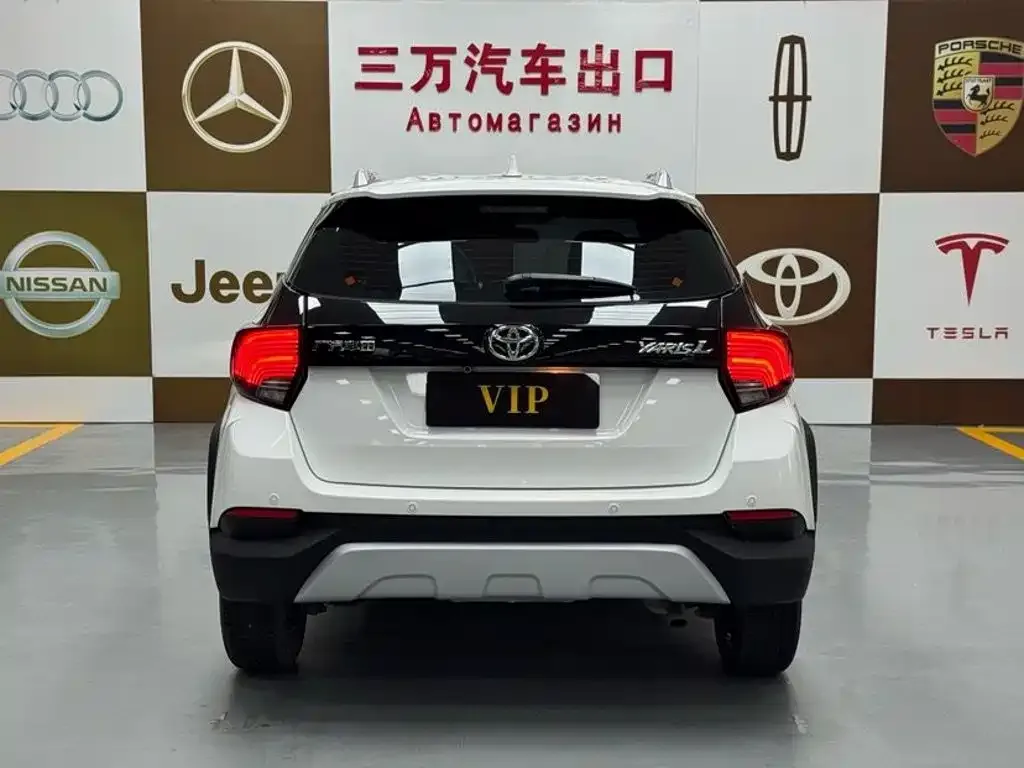 Toyota Yaris L — фото 10