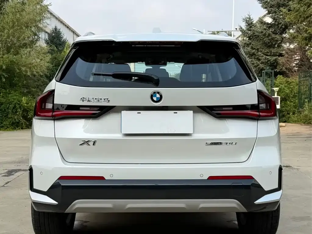 BMW X1 — фото 9