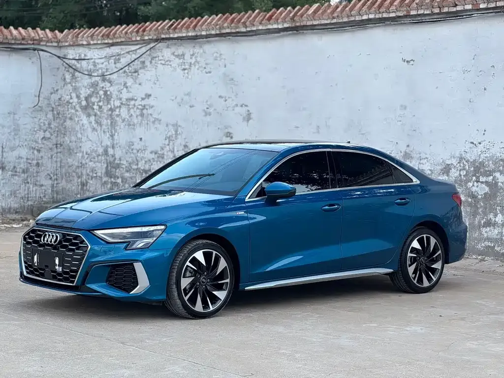 Audi A3 — фото 1