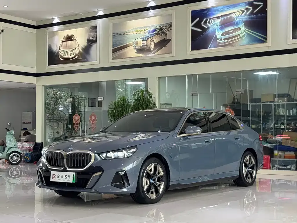 BMW i5 — фото 1