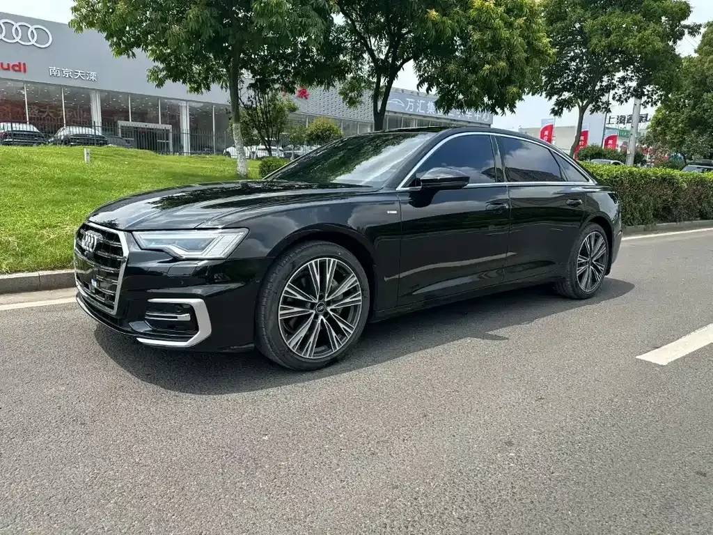 Audi A6L — фото 1