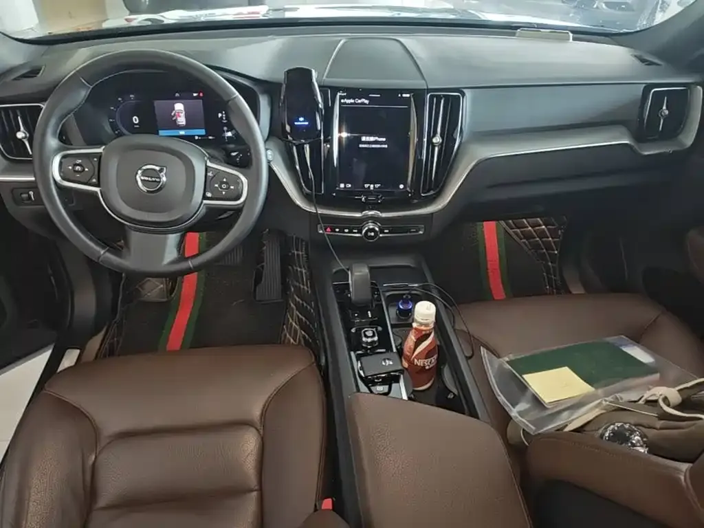 Volvo XC60 — фото 10