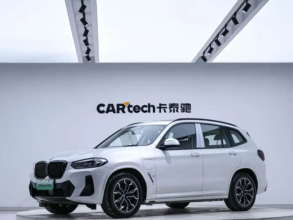 BMW iX3 — фото 1