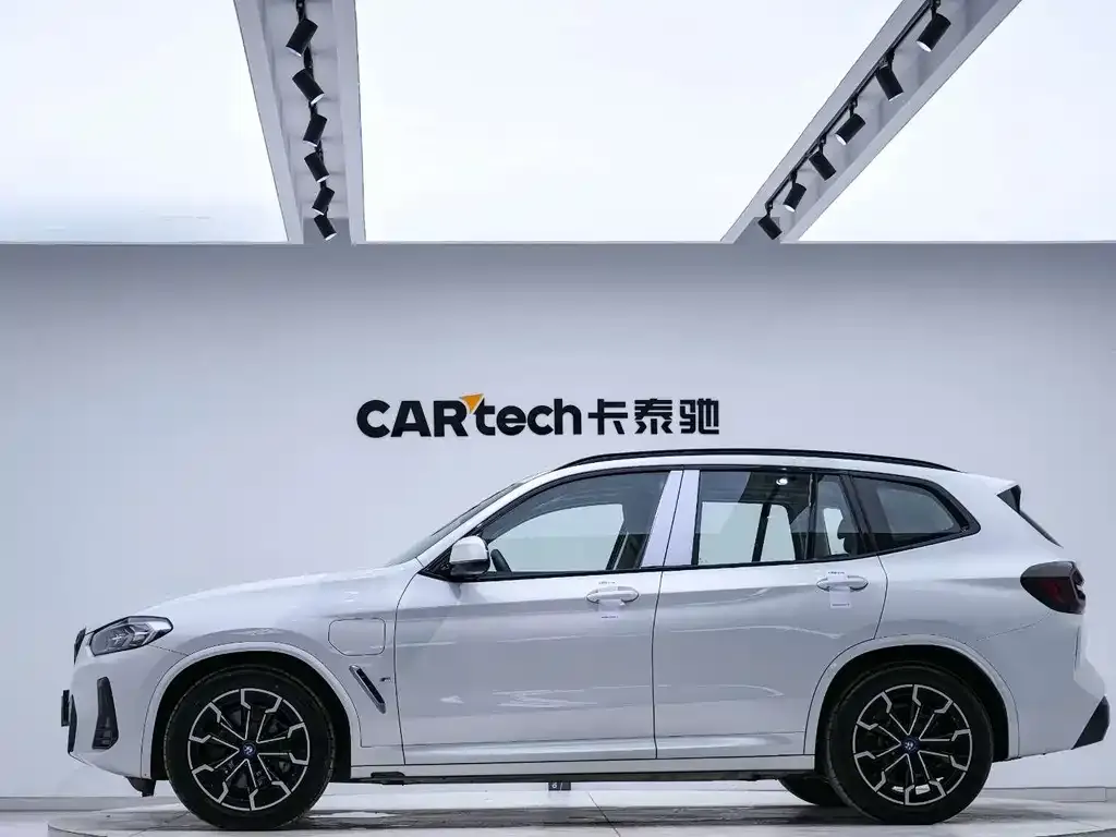 BMW iX3 — фото 5
