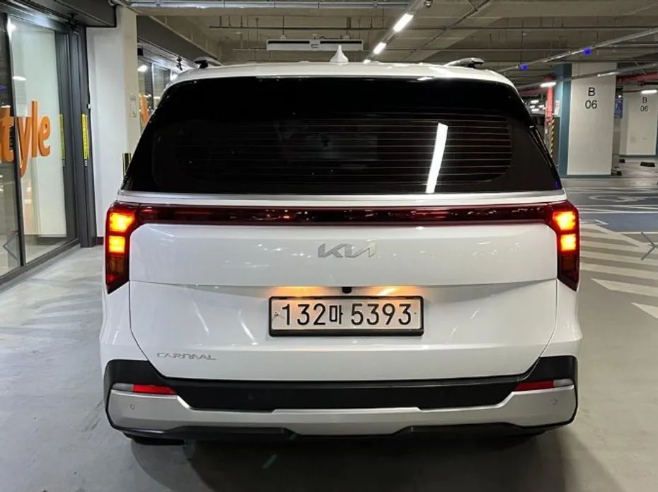 Kia Carnival — фото 8