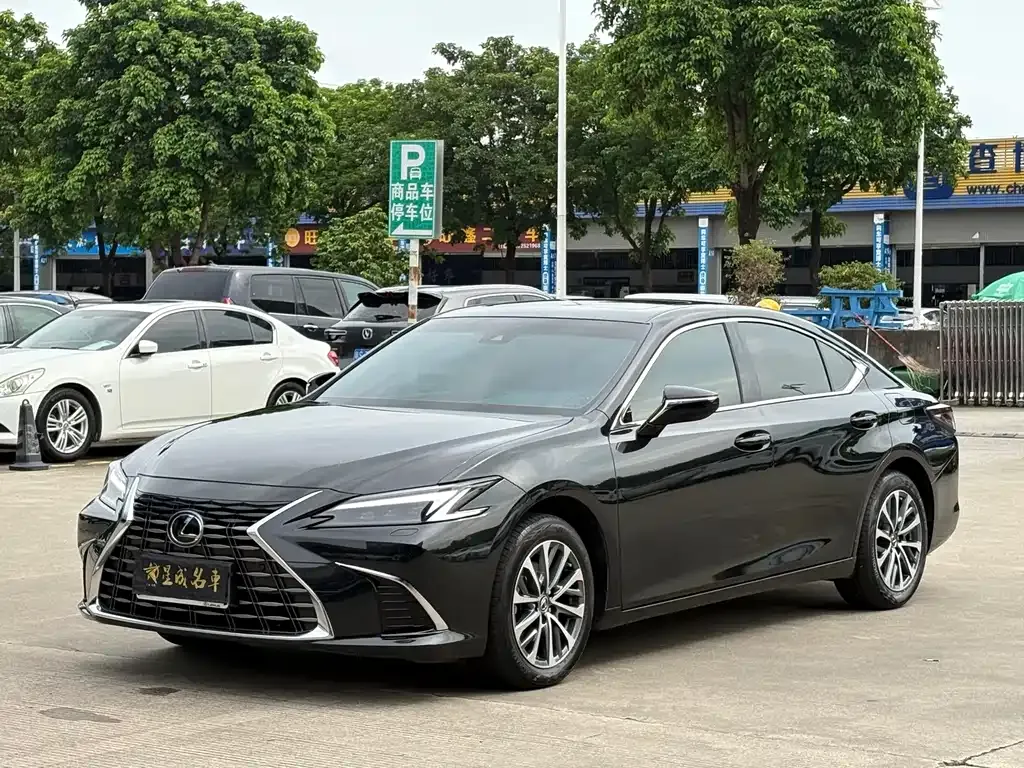 Lexus ES — фото 1