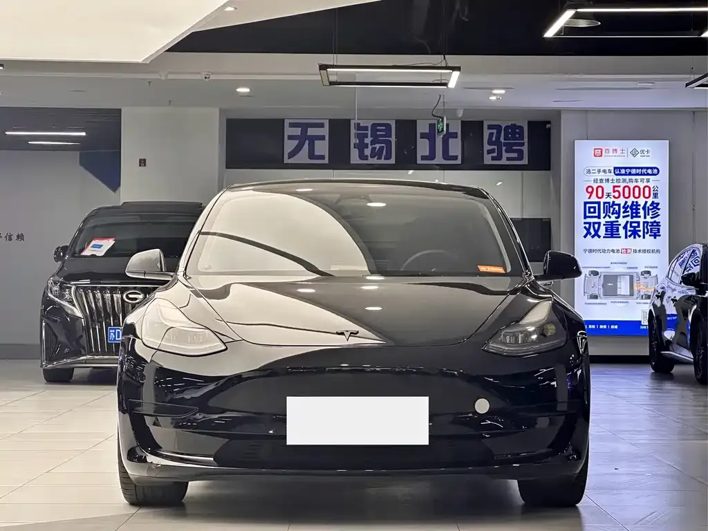 Tesla Model 3 — фото 5