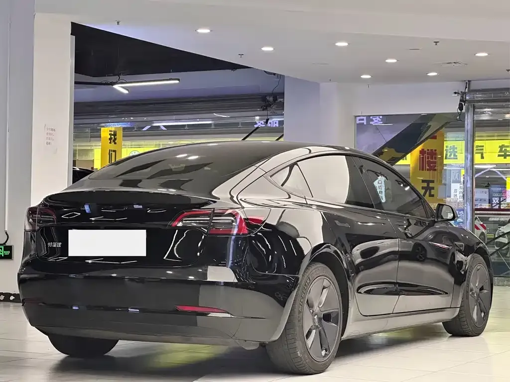 Tesla Model 3 — фото 6